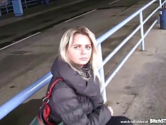kalė stop - šviesūs Čekijos milf įlaipinami autobusų stotis