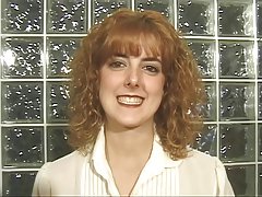 Redhead juostos ir fondles savo boobs ir šiknius