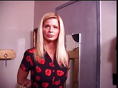 Mielas šviesūs pagaminti daiktai jos kojinės savo burna